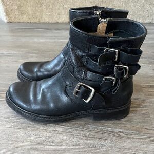 Frye. Black leather bike book. Inner ankle zipper. Size: 8